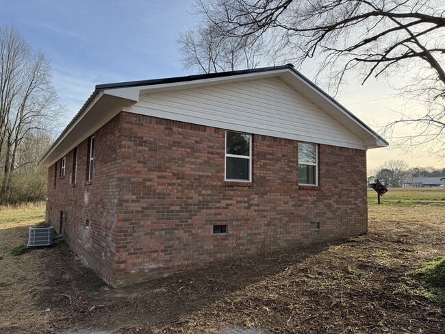 Photo - 914 Croft Cir