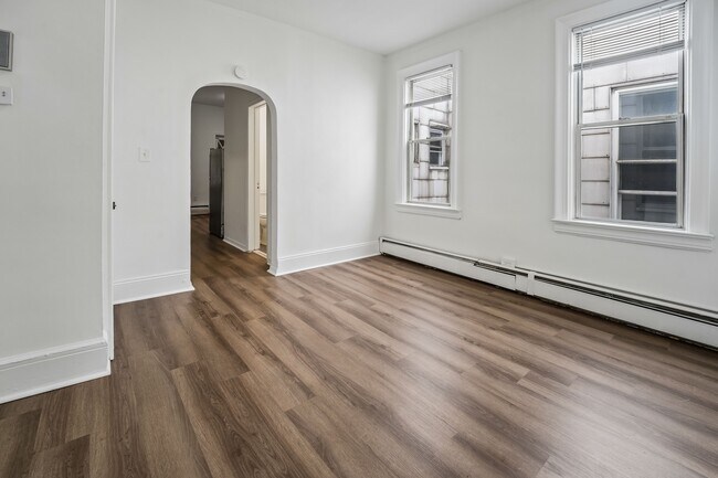 Photo - 154 W 29th St Unidad 2