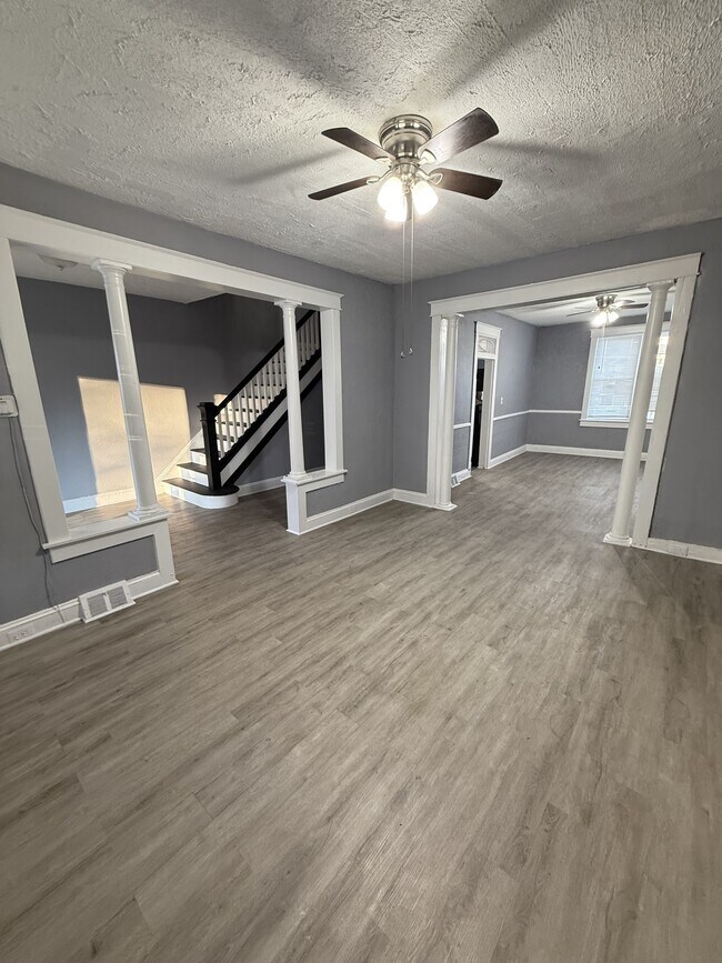 Photo - 501 Lyndhurst St