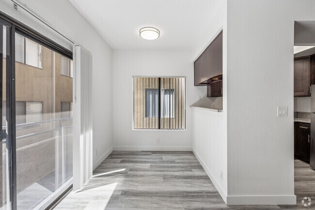 2BR, 2BA - 800SF - Dining Room