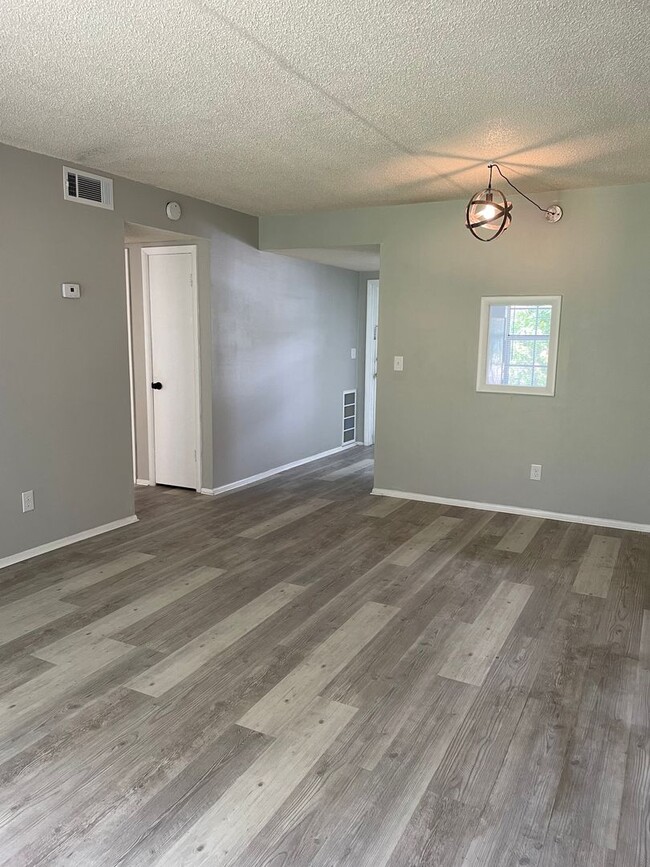 Photo - Sunquest Apartments
