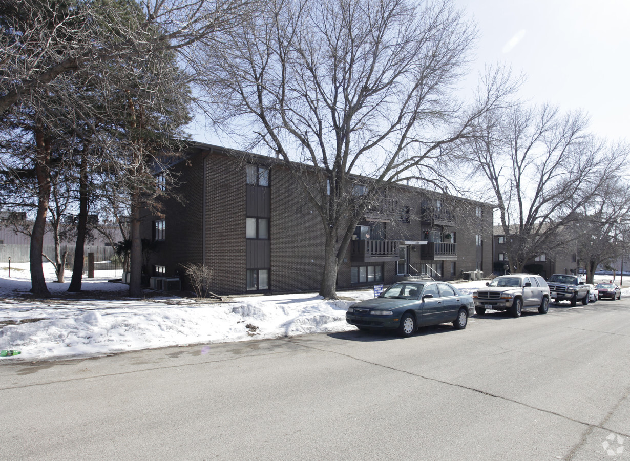 Arapahoe Village - Arapahoe Village Apartments