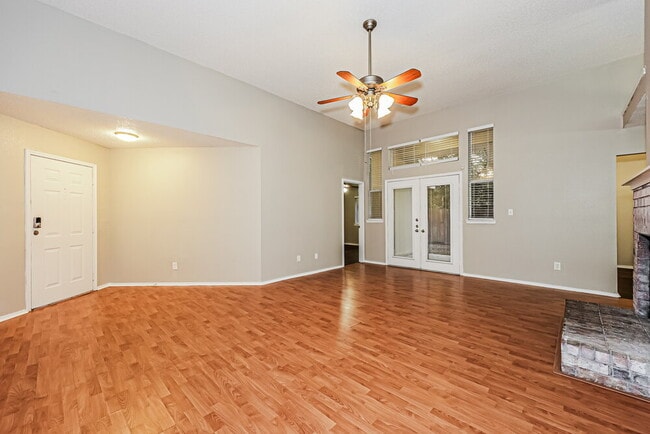 Photo - 208 Vines Dr