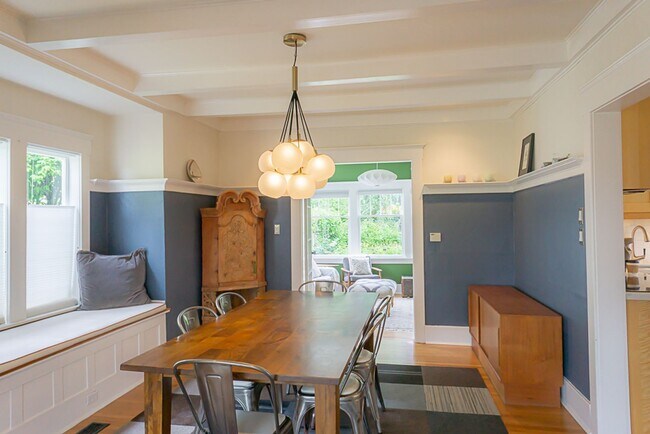 Photo - 4bd/2.5ba Seattle Home