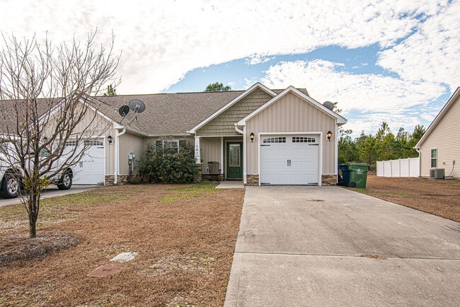 Building Photo - 168 Pine Hollow Rd