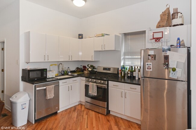 Photo - 2518 Ashland N Ave Unit 1R