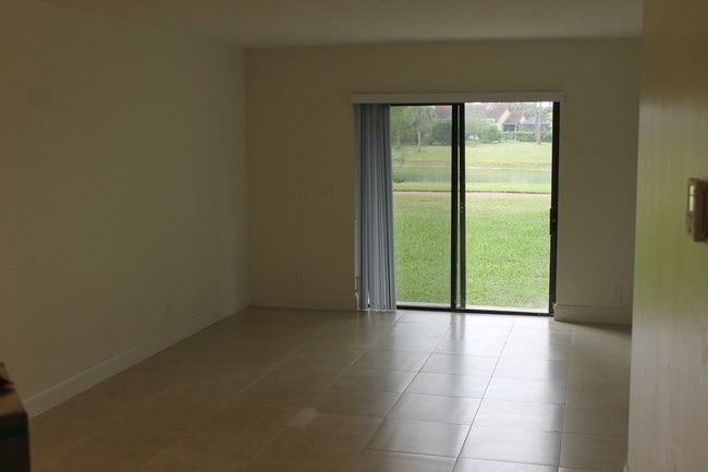 21900 Lake Forest Cir Unit 104