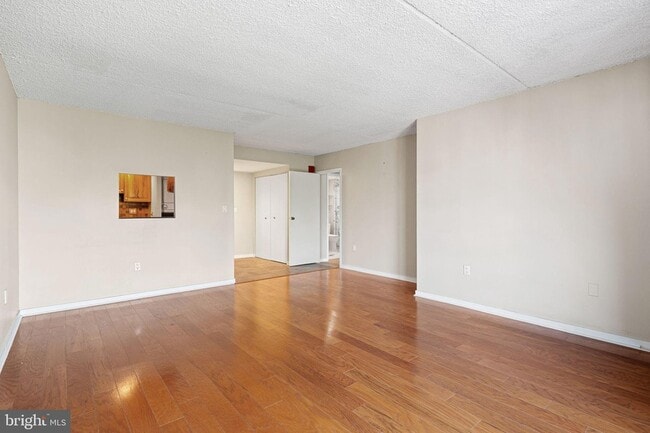 Photo - 200-10-210 Lombard St Unit 533