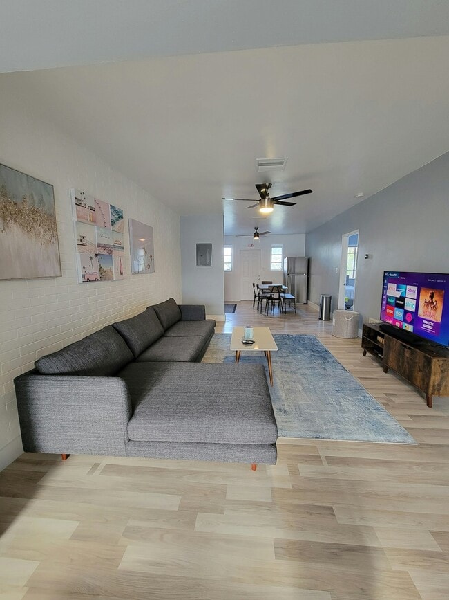 Photo - 2215 N 20th Ave