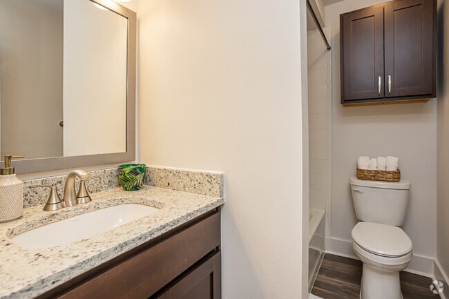 Studio, 1BA - 415SF