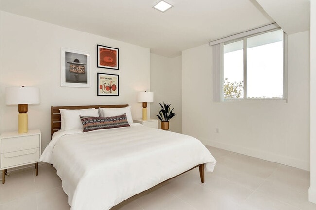 Building Photo - 1710 SW 27th Ave Rental