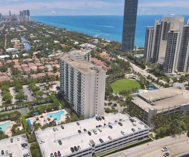 Building Photo - 19370 Collins Ave Unit 426 Rental