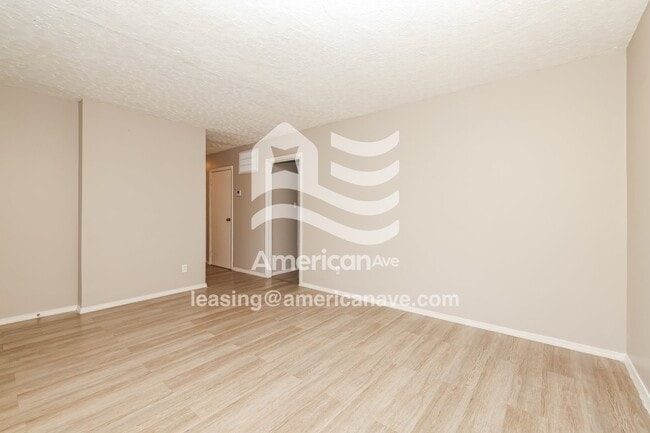 Photo - 1385 Guenther Rd