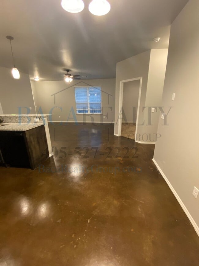 Photo - 3br 2ba duplex with 2 car garage!