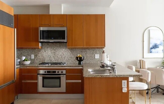 Building Photo - 550 Front St Unit 302