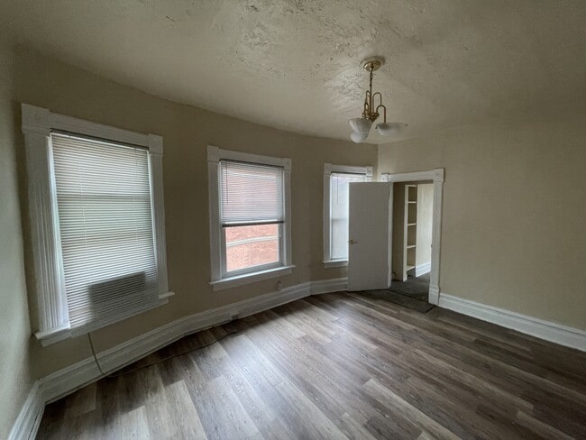 Building Photo - 861 E 300 S