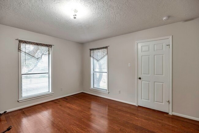 Photo - 1126 Crossroads Dr