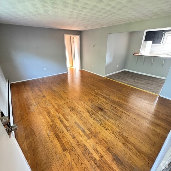 Building Photo - 530 Eastern St Unit E7 Rental