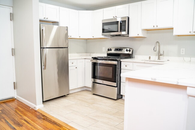 4-2B Kitchen - Kenmore Apartments