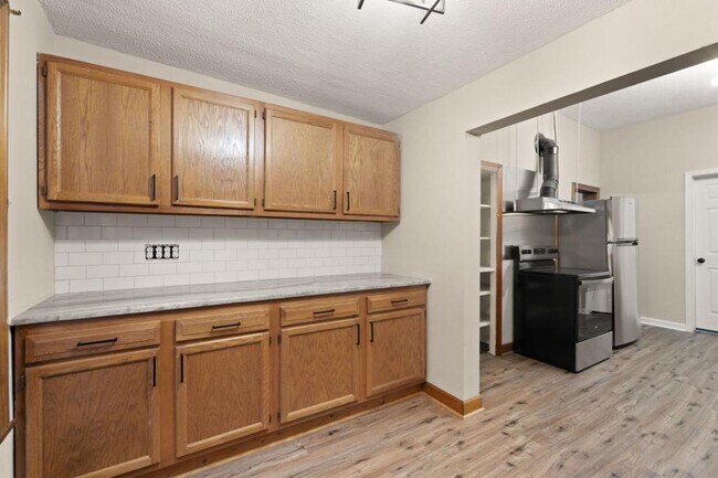 Photo - 1709 Ekin Ave