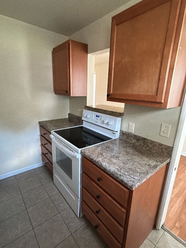 Photo - 2013-2015 Elmwood Ave. Unit 2013