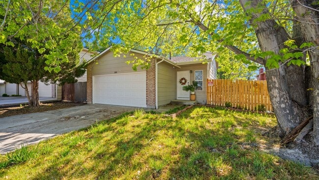 Building Photo - Cute Home, Centrally Located, Near Military Bases