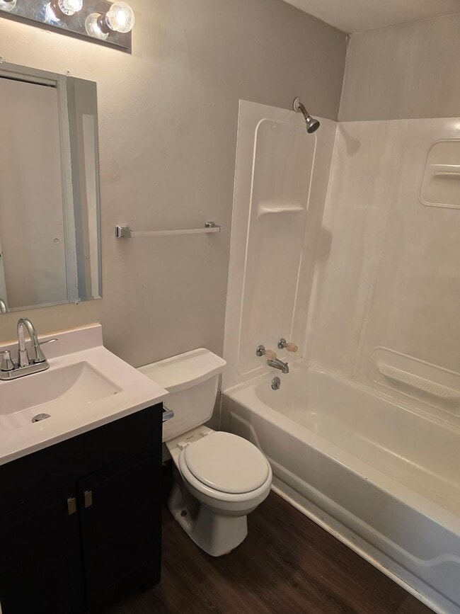 Photo - Cozy Renovated Studio Home – Pet Friendly ... Unit 1519 B