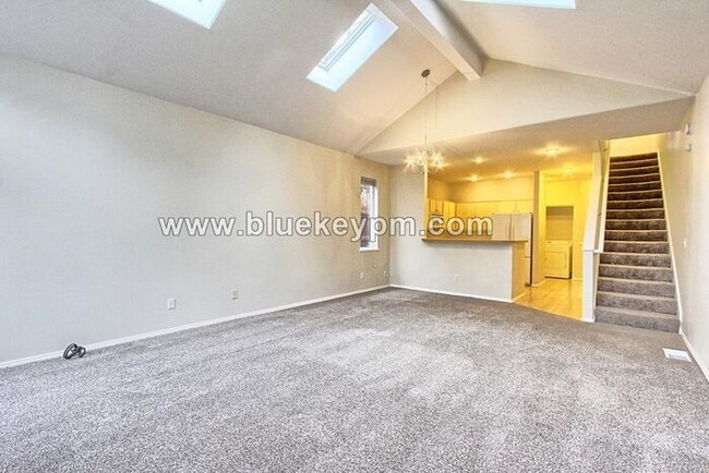 Photo - 2 Bed, 2.5 Bath Townhome Near Willamette Park