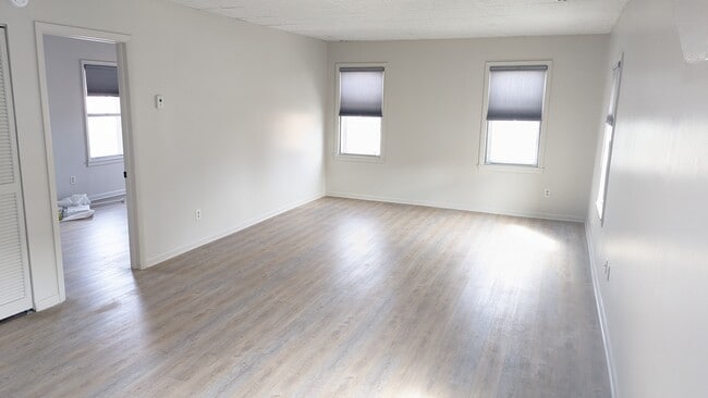 Building Photo - 108 S Ann Arbor St Unit 1 Rental