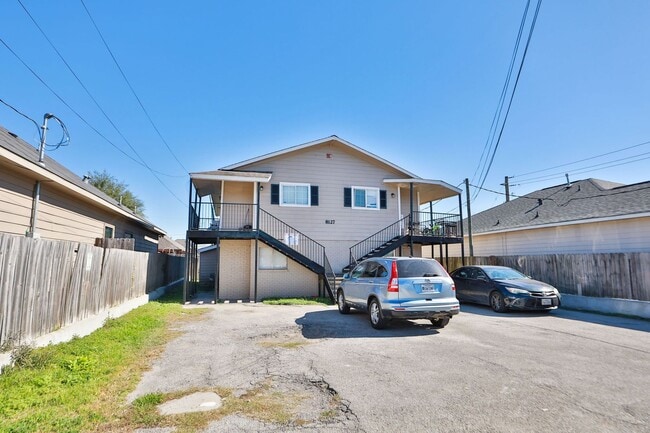 Building Photo - For Lease | 2 Bed, 1 Bath | 800 Sq Ft | Sunnyside Place Community |