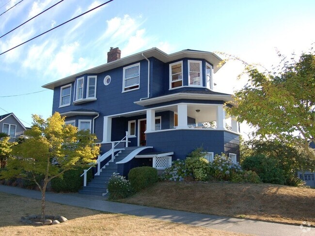 Building Photo - 1303 44th Ave SW Unit B Rental