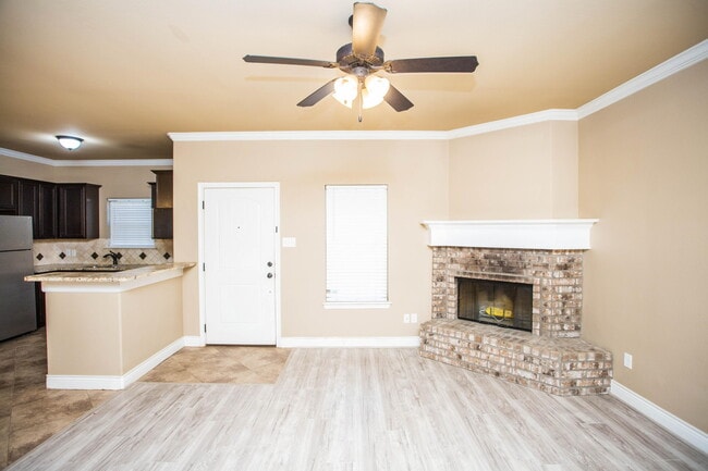 Photo - 4423 106th St