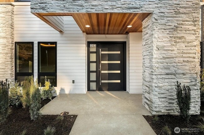 Photo - 9206 NE 24th St