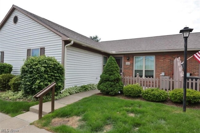 Building Photo - 3558 Chesapeake Dr