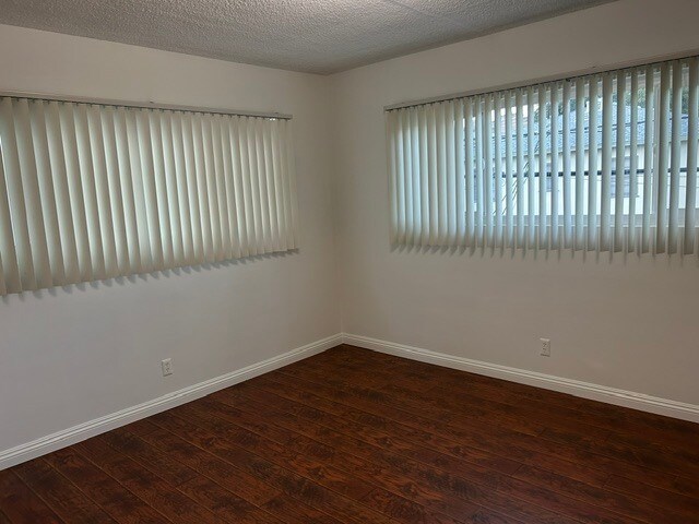 8539 Saturn St