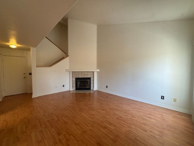 39225 10th St W
