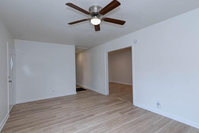 Photo - 2864 Hawthorne Dr