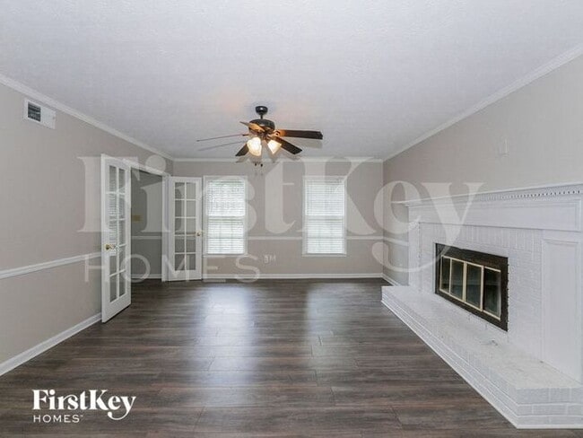 Photo - 180 Windsor Dr