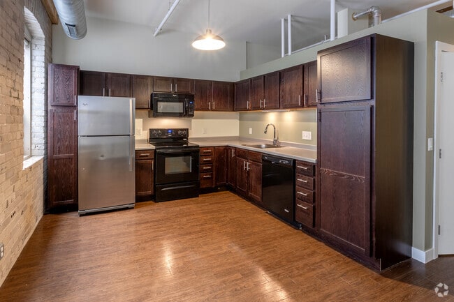 1BR, 1BA - 559SF - Kitchen