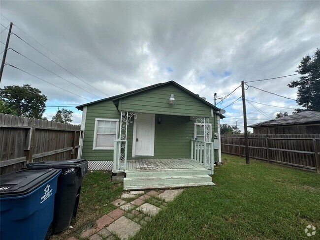 Building Photo - 1015 Virginia St Rental