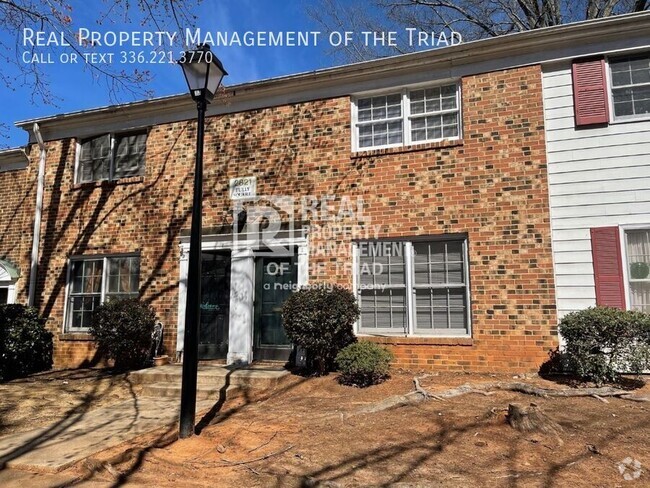 Building Photo - 2 Bedroom/2.5 Bath Condo in Winston-Salem Unit #E