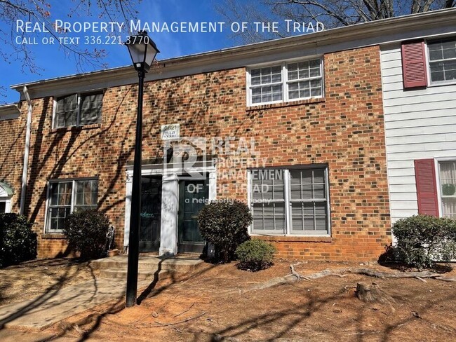 2 Bedroom/2.5 Bath Condo in Winston-Salem - 2 Bedroom/2.5 Bath Condo in Winston-Salem Unidad #E