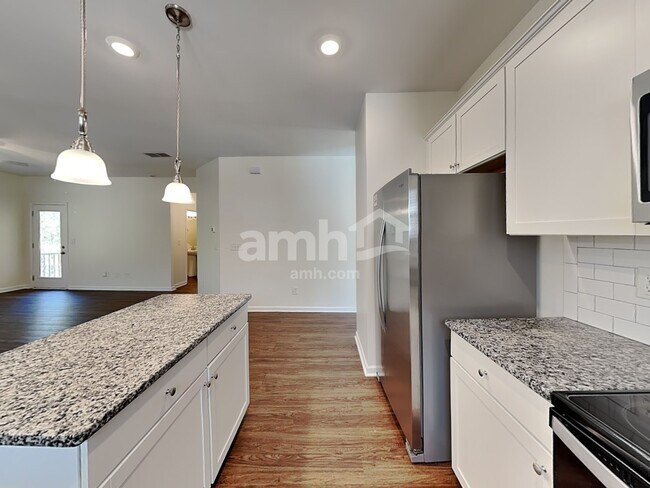 Photo - 168 Landsdown Xing