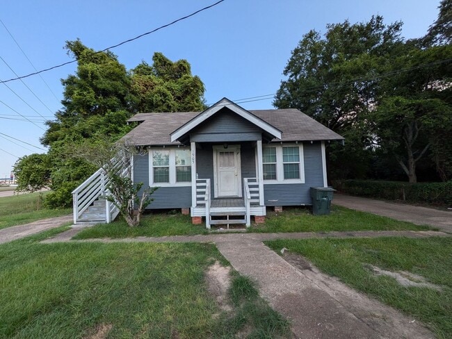 Building Photo - 1965 Kingsley Dr Rental
