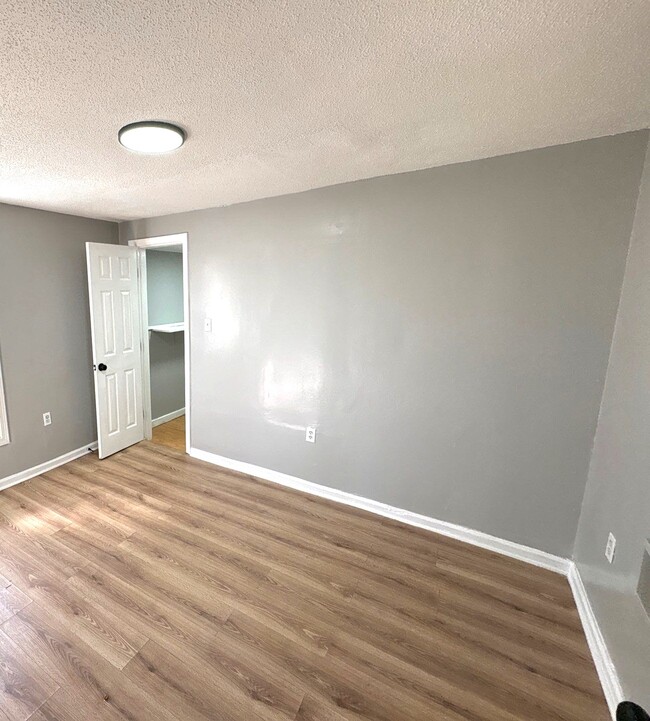 Photo - 329 N College St