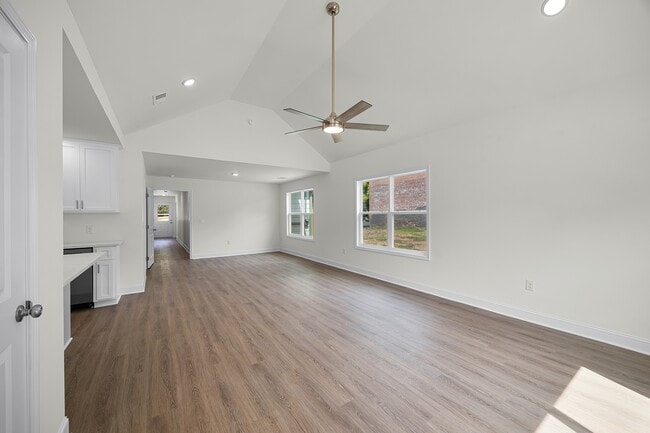 Photo - 307 W King St