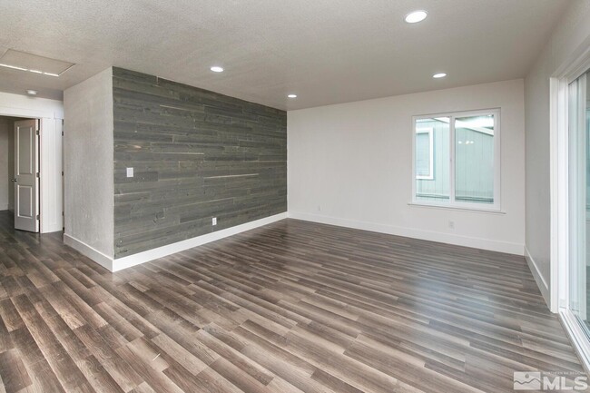 Family Room - 4606 Neil Rd Condo Unit 194