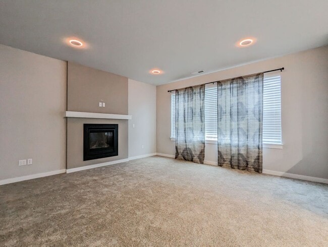 Photo - **Move-In Special** Stunning 5 bed, 2.5 ba...