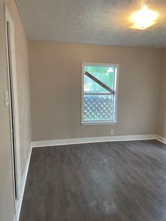 Photo - 602 Eleanor St Unit B