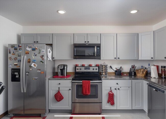 Kitchen - 415 E 5th Ave